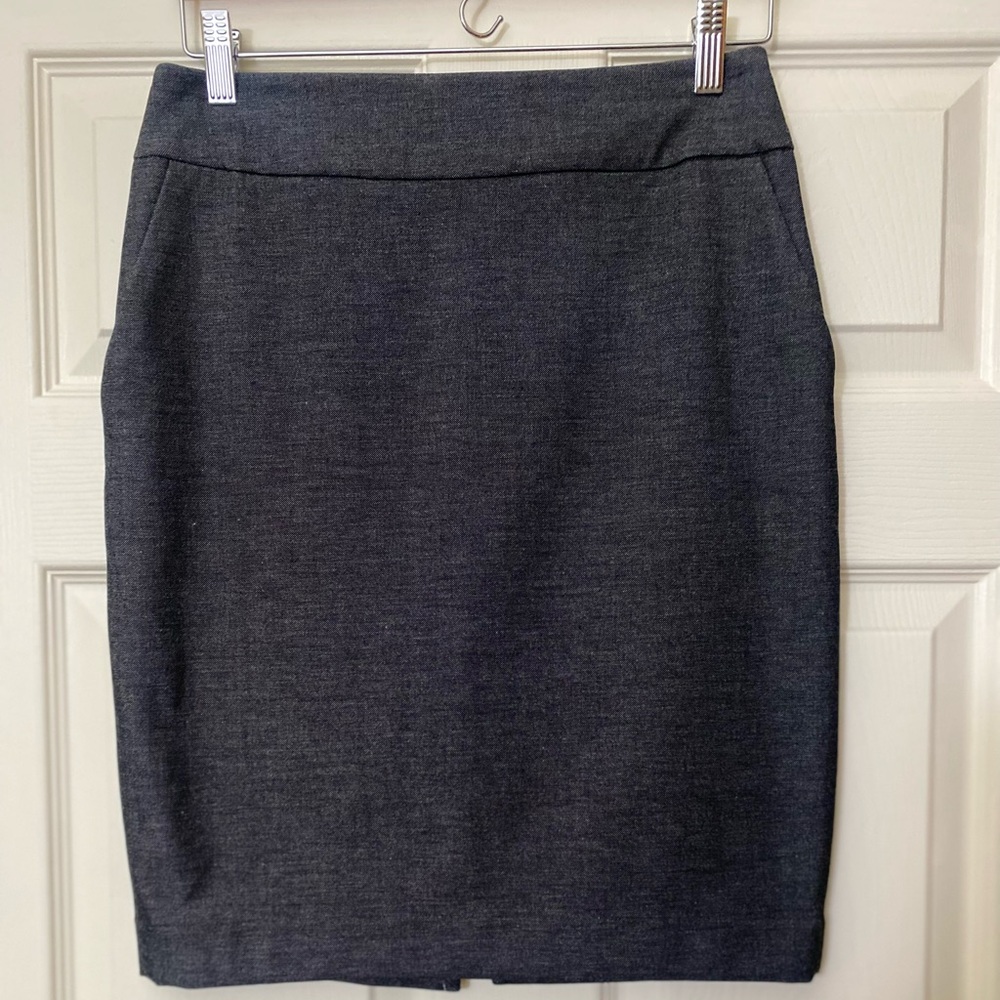 EXPRESS Skirt Size 6 Charcoal color Women's Skirt never worn NEW without tags - Picture 1 of 7